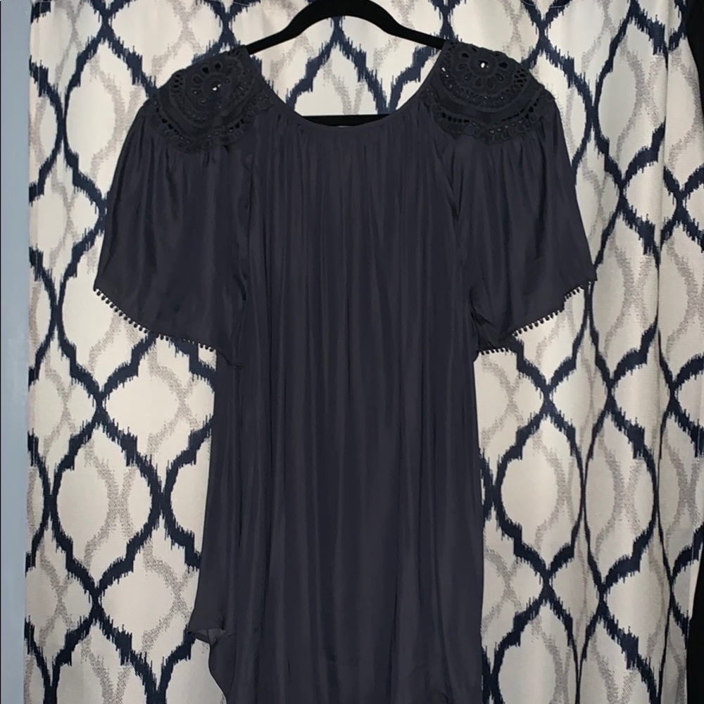 Short sleeve with cute shoulder details